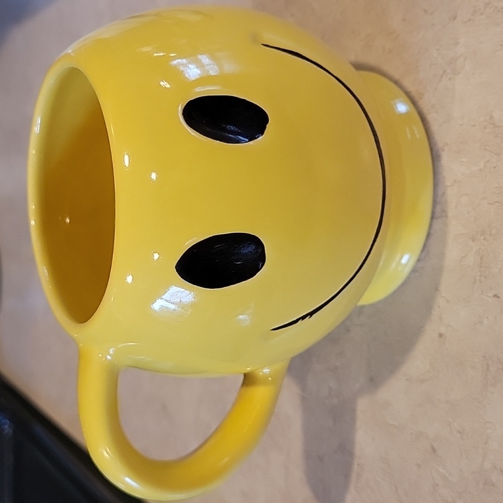 Smiley Face Mug - Picture 5 of 8